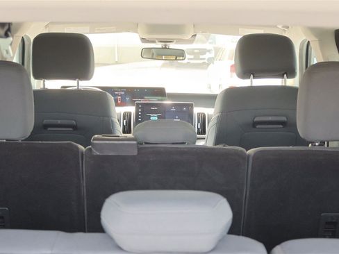 Used 2025 Ford Expedition Active image 25