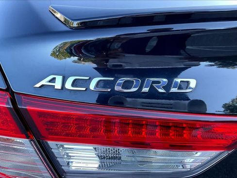 Used 2020 Honda Accord Sport image 9
