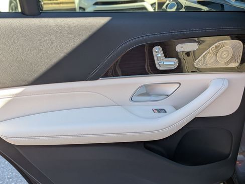 Used 2026 Mercedes-Benz GLS 580 4MATIC image 27