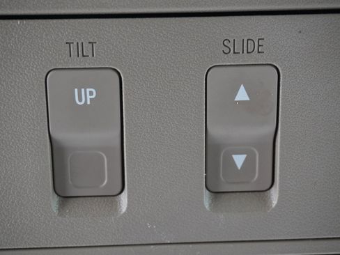 Used 2011 Toyota Sequoia Platinum image 31