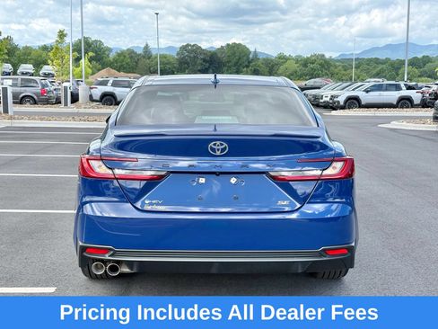 Used 2025 Toyota Camry SE FWD image 4