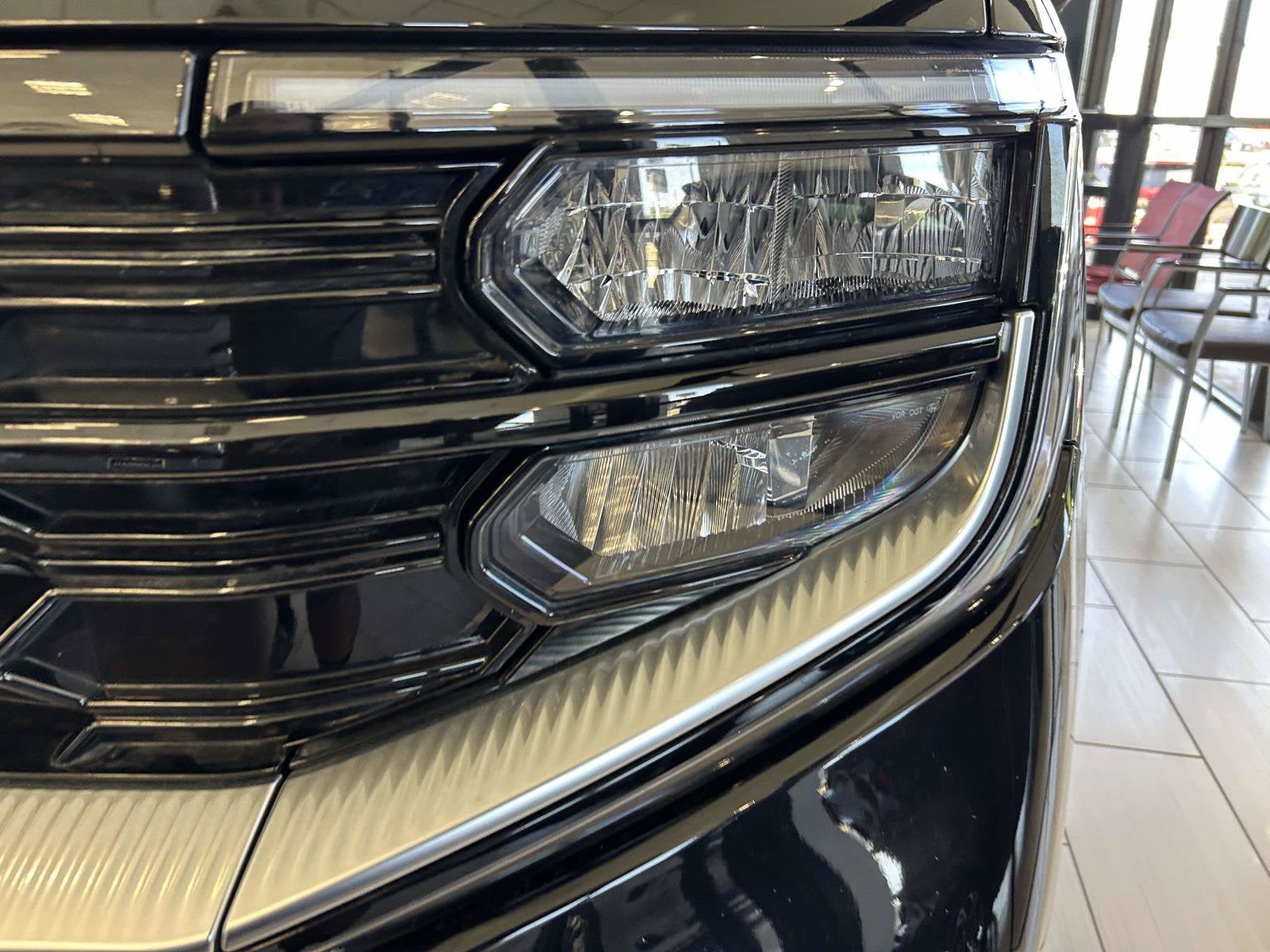 Used 2025 Ford Expedition Max Platinum w/ Platinum Ultimate Package AWD/4WD image 9