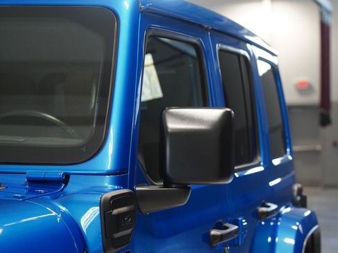 Used 2022 Jeep Wrangler Unlimited Sahara w/ Cold Weather Group image 8