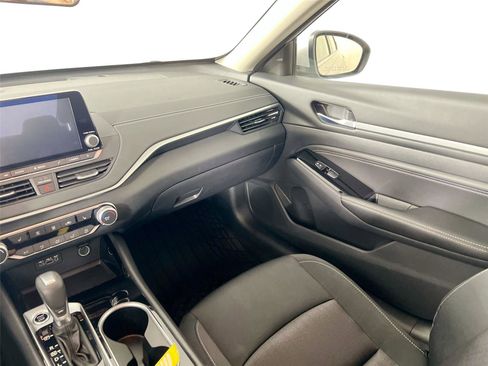 Used 2022 Nissan Altima 2.5 SV w/ SV Premium Package FWD image 22