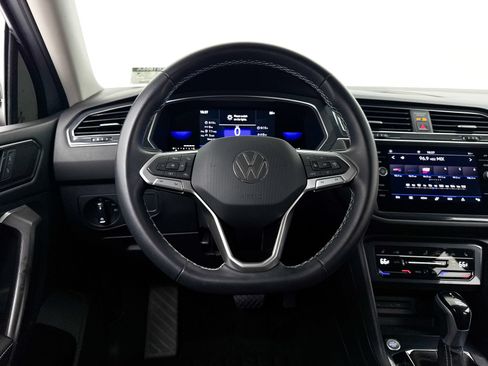 Used 2022 Volkswagen Tiguan SE FWD image 33