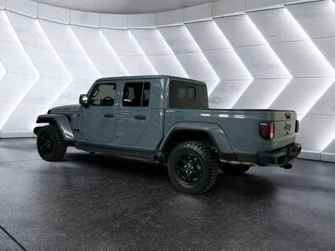Used 2024 Jeep Gladiator Sport AWD/4WD image 5