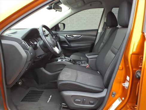 Used 2020 Nissan Rogue SV image 12