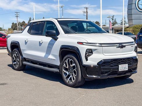 Used 2024 Chevrolet Silverado EV RST AWD/4WD image 5