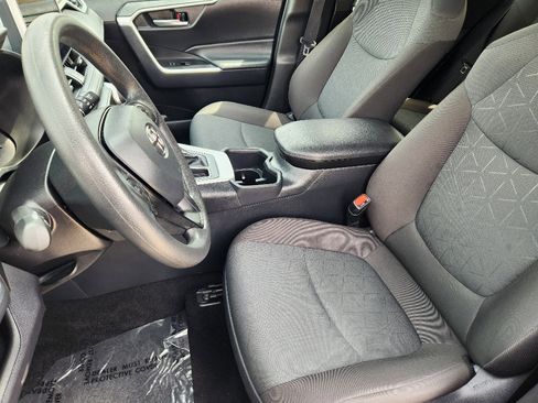 Used 2025 Toyota RAV4 XLE image 12
