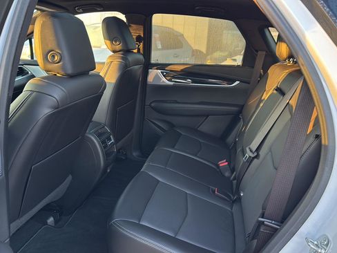 Used 2025 Cadillac XT5 Premium Luxury image 9