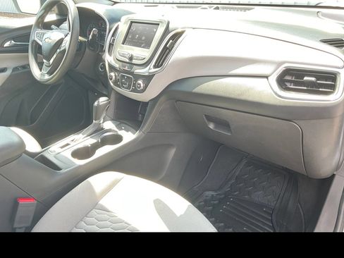 Used 2020 Chevrolet Equinox LS w/ LS Convenience Package FWD image 9