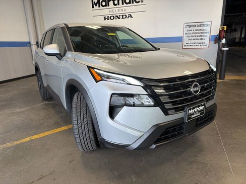 Used 2025 Nissan Rogue SV FWD image 3