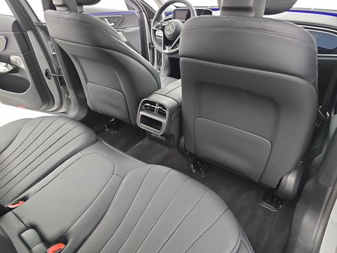 Used 2025 Mercedes-Benz E 350 4MATIC Sedan image 11
