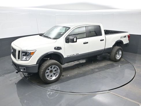 Used 2019 Nissan Titan PRO-4X image 25