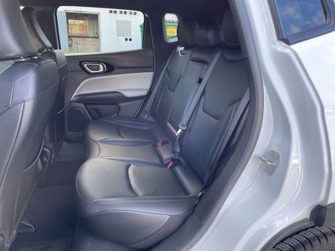 Used 2025 Jeep Compass Limited image 25