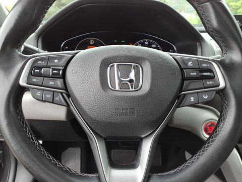 Used 2018 Honda Accord Touring image 17
