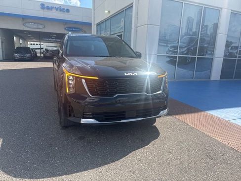 Used 2024 Kia Sorento EX w/ Panoramic Sunroof Package image 2