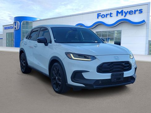 Used 2023 Honda HR-V Sport image 1