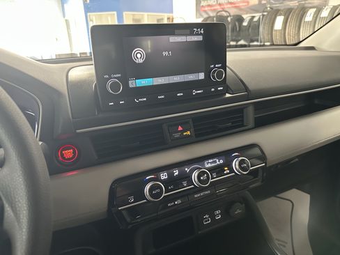 Used 2023 Honda Pilot LX image 14