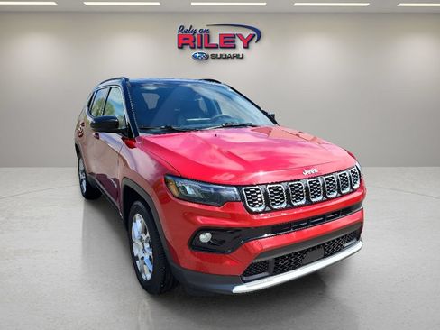 Used 2025 Jeep Compass Limited AWD/4WD image 7
