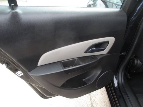 Used 2016 Chevrolet Cruze LS FWD image 40