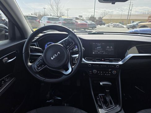 Certified 2022 Kia Niro LXS image 14