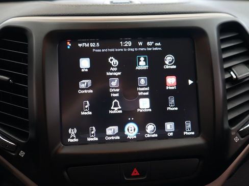 Used 2017 Jeep Cherokee Latitude w/ Cold Weather Group FWD image 33