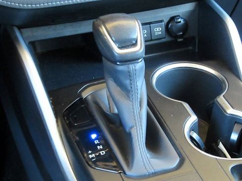 Used 2020 Toyota Highlander XLE image 28