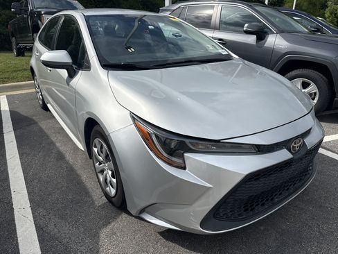 Used 2020 Toyota Corolla LE w/ Carpet Mat Package (TMS) FWD image 2