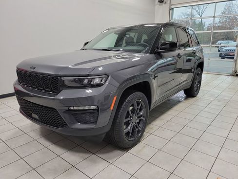 New 2025 Jeep Grand Cherokee Limited image 3