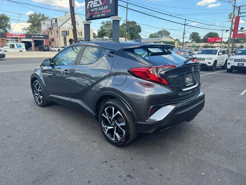 Used 2018 Toyota C-HR XLE image 3