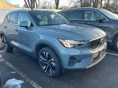Used 2023 Volvo XC40 B5 Plus w/ Climate Package