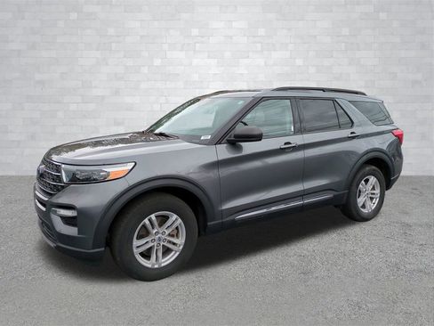 Certified 2022 Ford Explorer XLT w/ Equipment Group 202A image 8