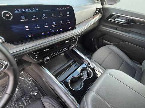 Certified 2025 Chevrolet Suburban LS RWD image 19