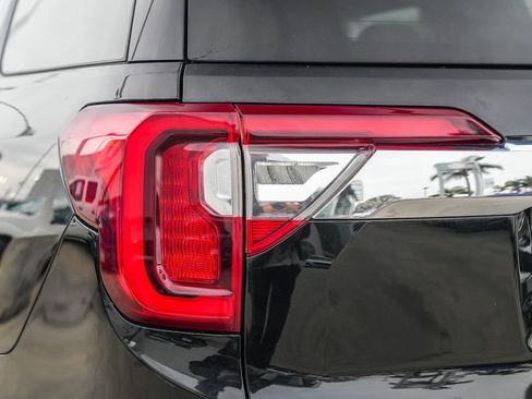 Used 2023 GMC Acadia SLT image 9