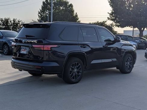 Used 2023 Toyota Sequoia Platinum AWD/4WD image 6