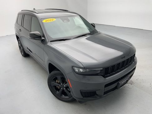 Used 2022 Jeep Grand Cherokee L Laredo image 2
