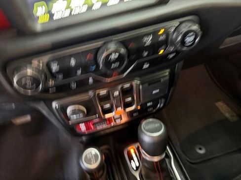 Used 2022 Jeep Gladiator Rubicon w/ LED Lighting Group AWD/4WD image 29