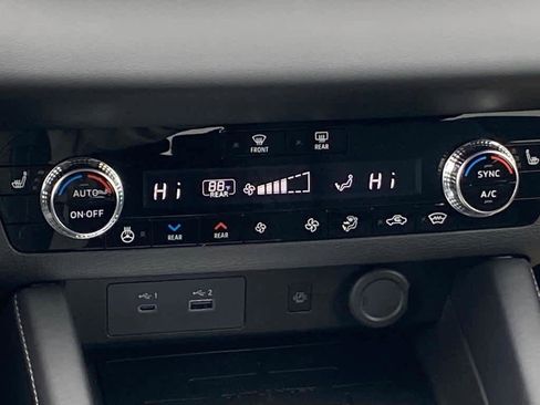 New 2025 Mitsubishi Outlander SEL image 7