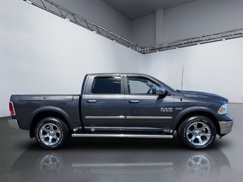 Used 2017 RAM 1500 Laramie w/ Convenience Group AWD/4WD image 3