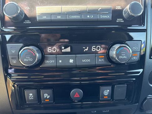 Used 2024 Nissan Titan SV w/ SV Bronze Edition Package image 18