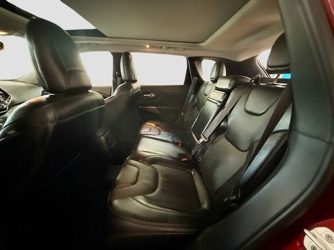 Used 2019 Jeep Cherokee Limited image 26