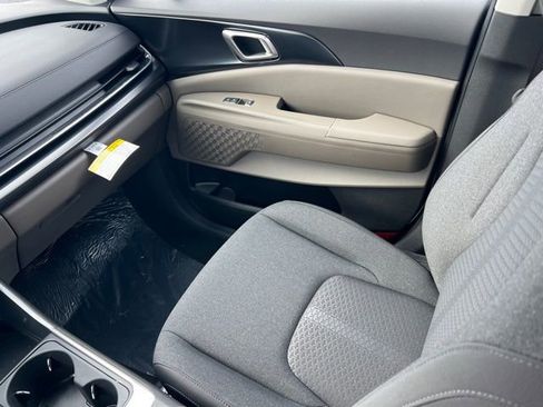 New 2026 Kia Carnival LX FWD image 13
