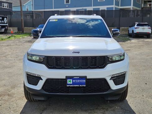 New 2025 Jeep Grand Cherokee Limited w/ Black Appearance Package image 8