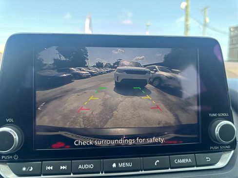 Used 2021 Nissan Rogue S AWD/4WD image 18