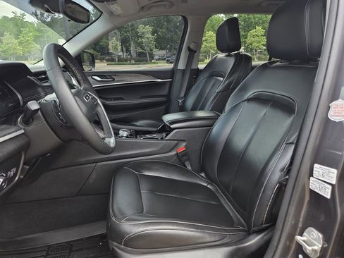Used 2023 Jeep Grand Cherokee L Limited AWD/4WD image 14