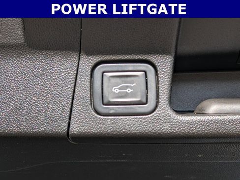 Used 2023 GMC Acadia SLE w/ Driver Convenience Package image 17