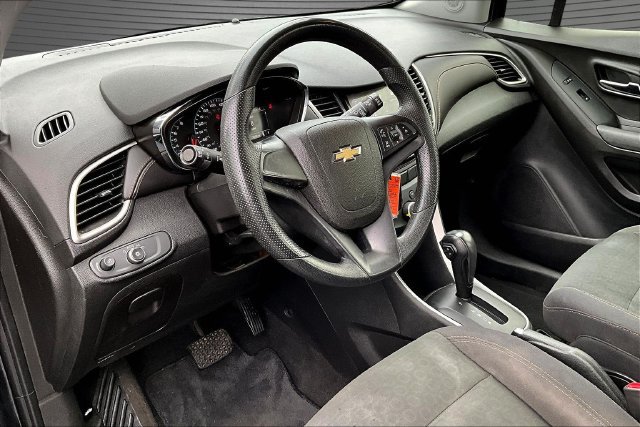 Used 2018 Chevrolet Trax LS FWD image 14