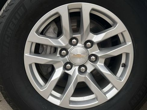 Used 2024 Chevrolet Suburban LT RWD image 10