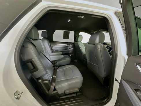 Used 2024 Buick Enclave Premium image 31